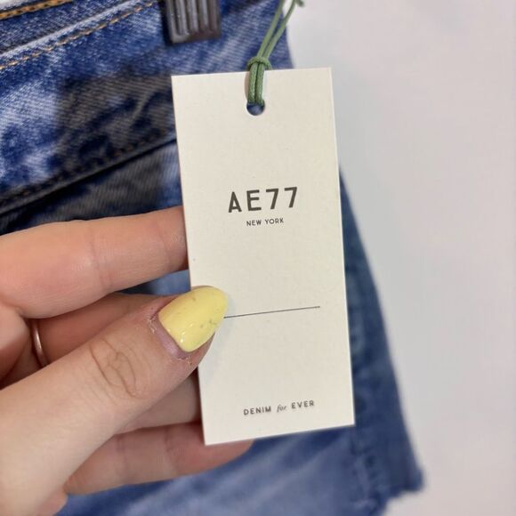 AE77  American Eagle The High Rise Cuff-OFF Medium Wash 27 Jean Shorts NEW - Picture 9 of 13